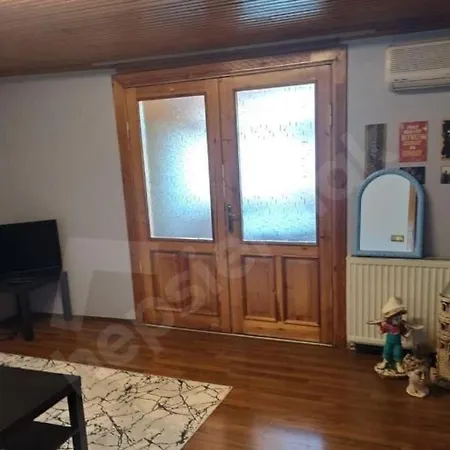 Private In An Apartman